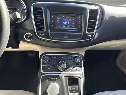 Used 2015 Chrysler 200 Limited w/ Convenience Group image 10
