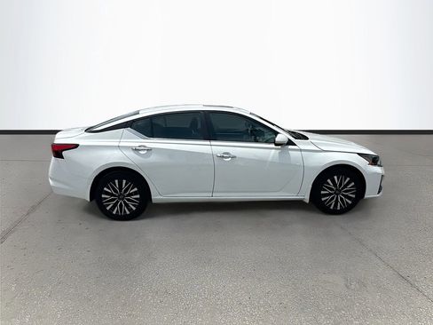 Used 2023 Nissan Altima 2.5 SV w/ SV Premium Package AWD/4WD image 8