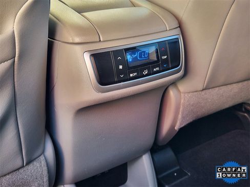Used 2019 Toyota Highlander LE image 32