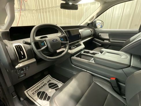 Used 2025 Ford Expedition Active image 9