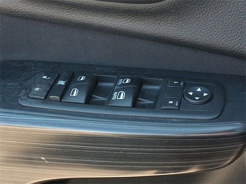 Used 2015 Jeep Cherokee Latitude w/ Cold Weather Group image 19