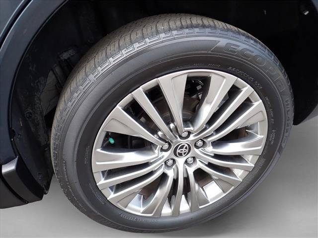 Used 2022 Toyota Venza XLE AWD/4WD image 7