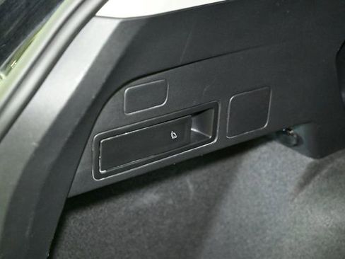 Used 2024 Volkswagen Tiguan SE image 58