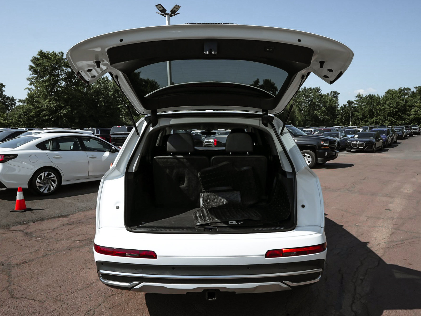 Used 2023 Audi Q7 2.0T Premium w/ Convenience Package AWD/4WD image 46