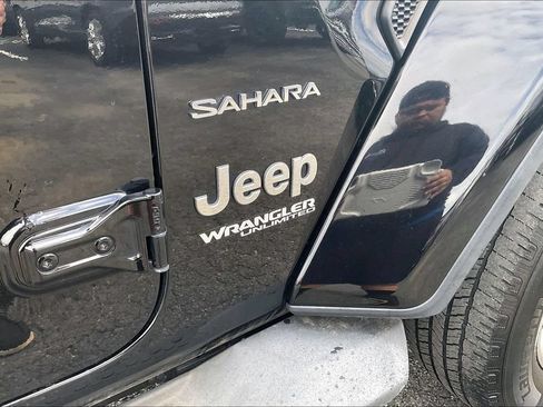 Used 2020 Jeep Wrangler Unlimited Sahara AWD/4WD image 24
