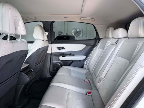 Used 2023 Nissan Ariya FWD image 14