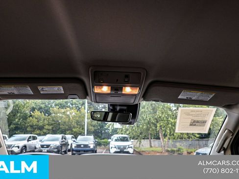 Used 2024 Nissan Titan SV w/ SV Convenience Package RWD image 42