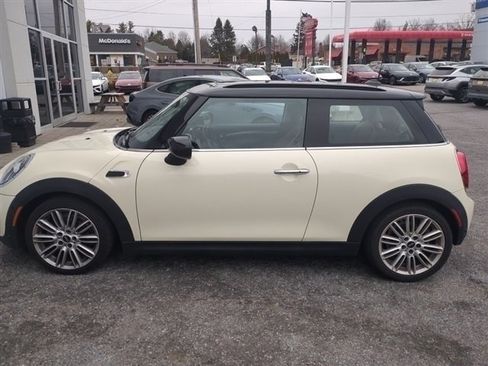 Used 2021 MINI Cooper 2-Door Hardtop w/ Driver Assistance Package image 6