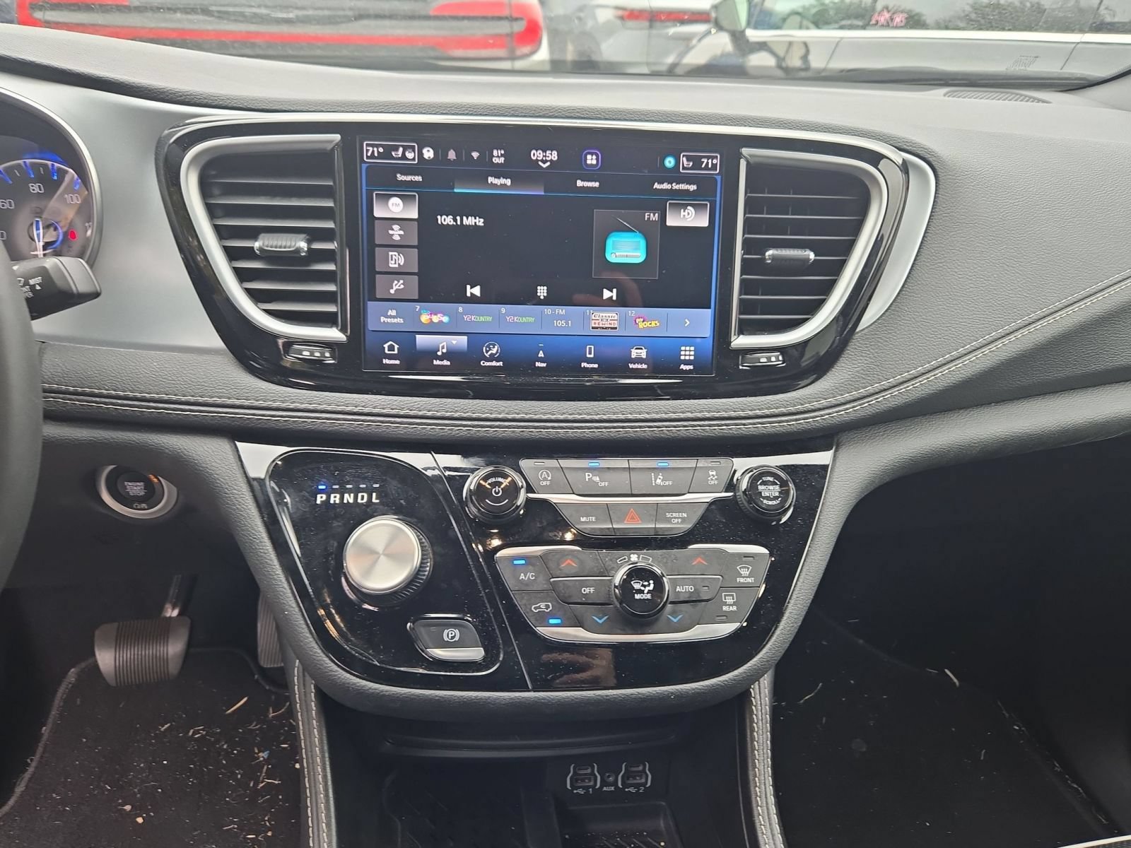 Used 2025 Chrysler Pacifica Limited FWD image 14