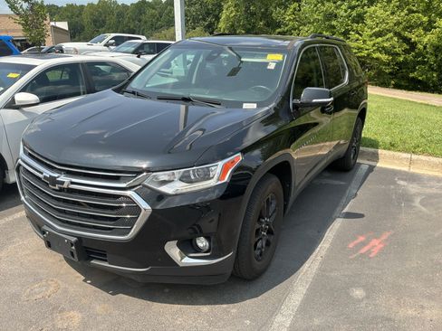Used 2020 Chevrolet Traverse LT FWD image 3