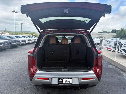 Used 2023 Nissan Pathfinder Platinum FWD image 9