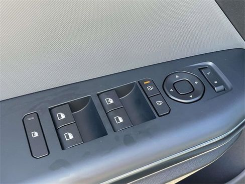 New 2025 Kia K4 LXS image 23