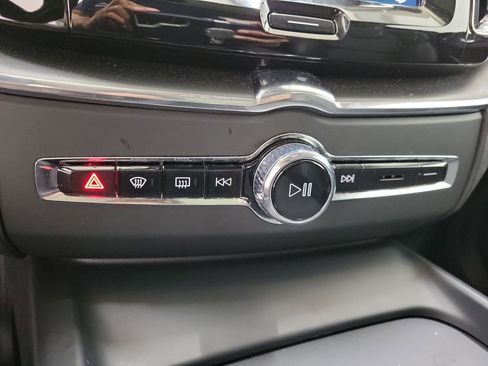 Used 2025 Volvo XC60 B5 Core image 30