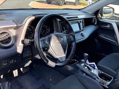 Used 2018 Toyota RAV4 XLE image 9