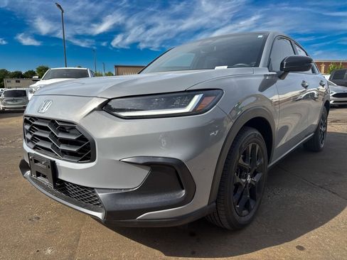 Used 2025 Honda HR-V Sport image 3