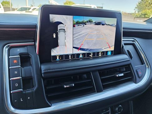 Used 2021 Chevrolet Tahoe Z71 w/ Z71 Off-Road Package AWD/4WD image 19