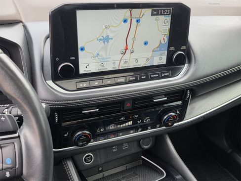 Used 2022 Nissan Rogue Platinum w/ Head-Up Display Package image 13