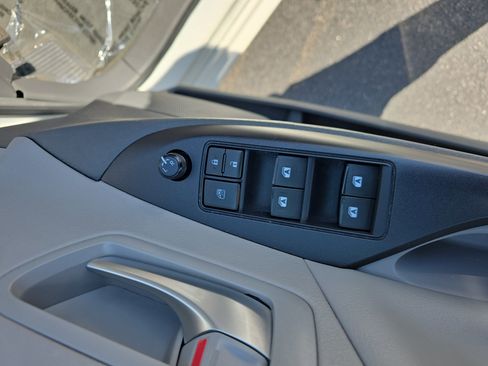 Used 2017 Toyota Sienna LE image 29