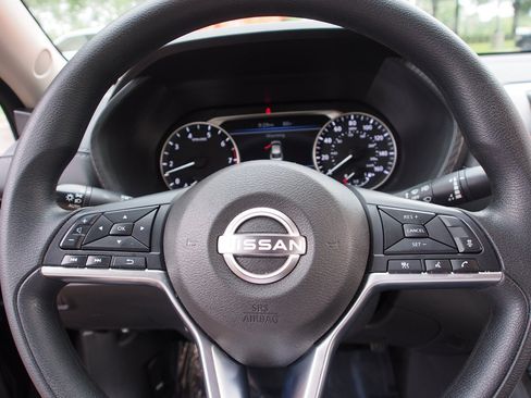Used 2025 Nissan Sentra SV FWD image 21