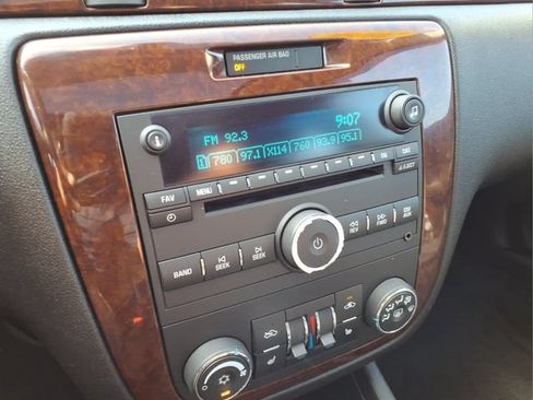 Used 2010 Chevrolet Impala LT w/ Luxury Edition Package FWD image 22