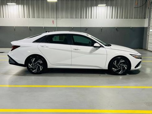 Used 2025 Hyundai Elantra SEL FWD image 20