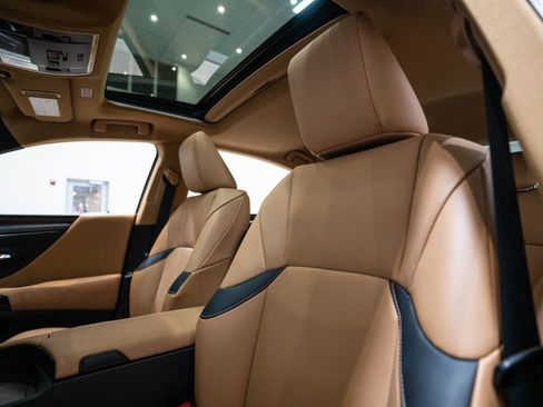 Used 2023 Lexus ES 350 w/ Premium Package image 6