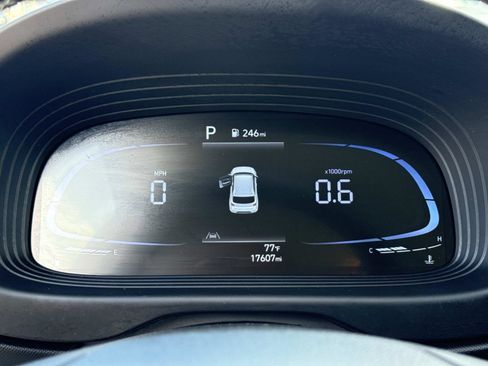 Used 2024 Hyundai Venue Limited image 25