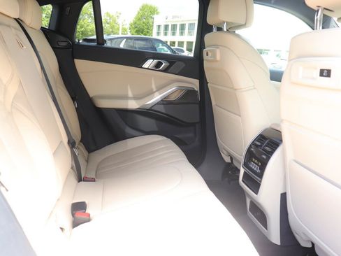 Used 2022 BMW X6 M50i AWD/4WD image 21
