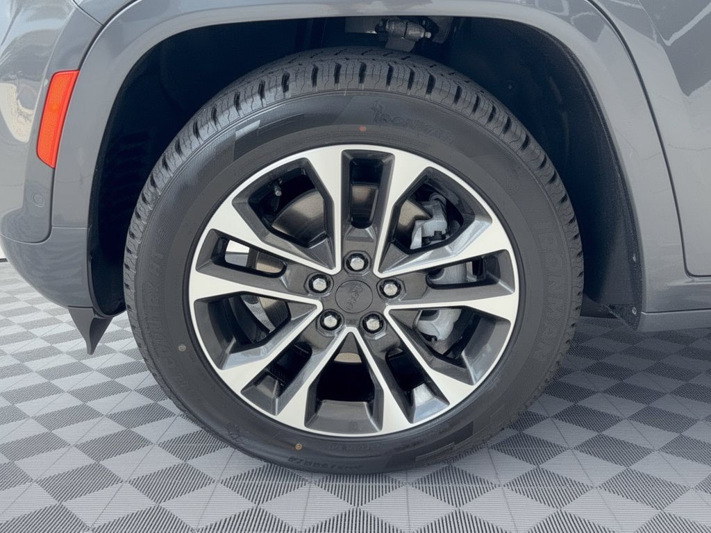 Used 2023 Jeep Grand Cherokee Overland AWD/4WD image 13
