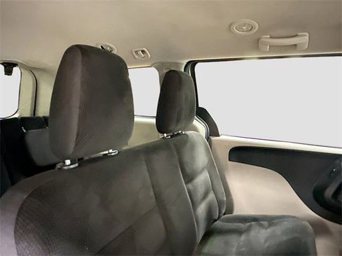 Used 2019 Dodge Grand Caravan SE image 23