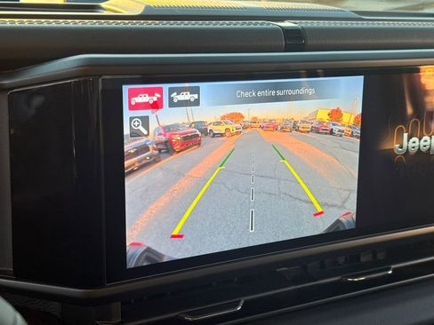 Used 2024 Jeep Gladiator Rubicon w/ Technology Group image 23