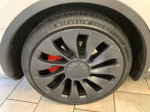 Used 2023 Tesla Model Y Performance AWD/4WD image 12