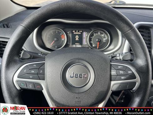Used 2016 Jeep Cherokee Sport image 17