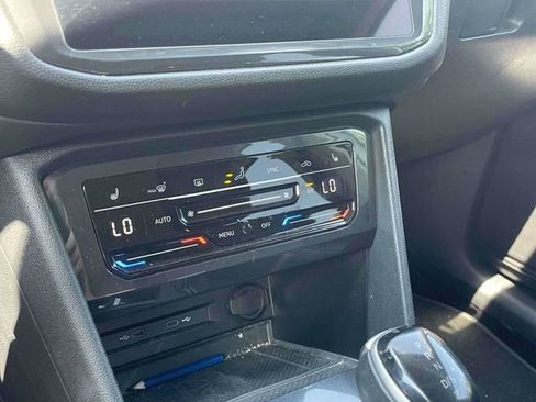 Used 2023 Volkswagen Tiguan SE image 28