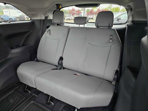 New 2026 Toyota Sienna XLE AWD/4WD image 17