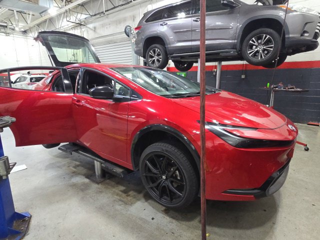 Used 2023 Toyota Prius XLE FWD image 4