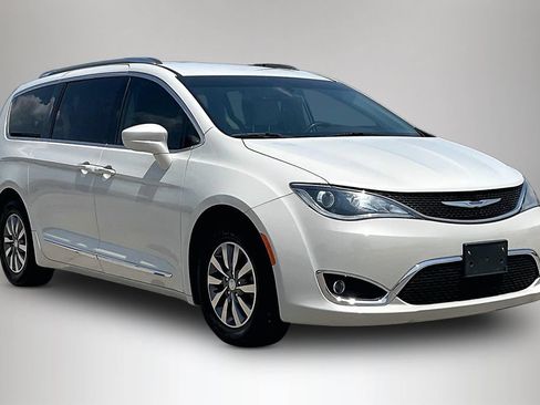 Certified 2019 Chrysler Pacifica Touring-L Plus FWD image 1