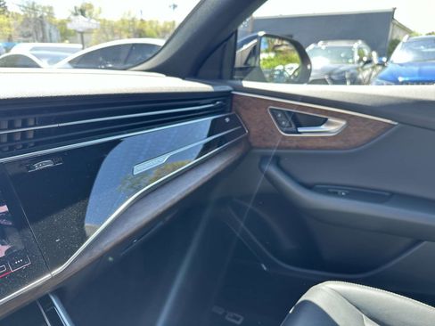 Used 2019 Audi Q8 Premium Plus w/ Premium Plus image 31