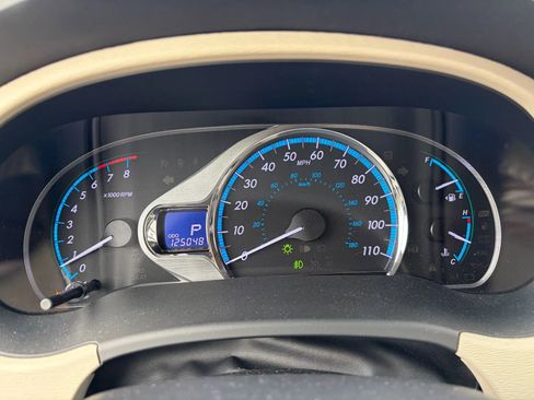 Used 2011 Toyota Sienna XLE image 19