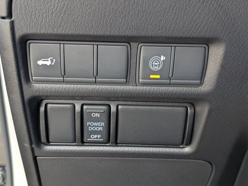 Used 2022 Nissan Armada SL w/ Captain's Chairs Package image 25