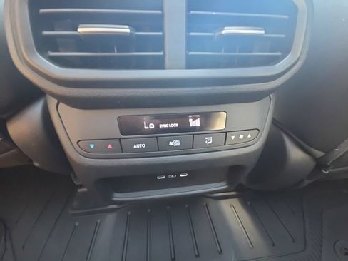 Used 2024 Honda Pilot Touring image 19
