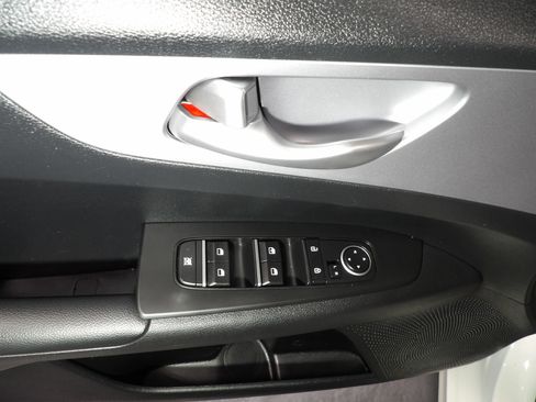 Used 2024 Kia Forte LXS FWD image 7