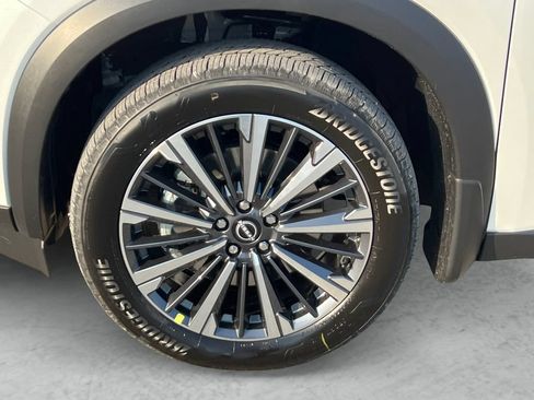 New 2026 Nissan Pathfinder Platinum FWD image 24