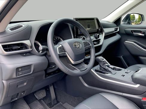 Used 2026 Toyota Highlander XLE AWD/4WD image 18