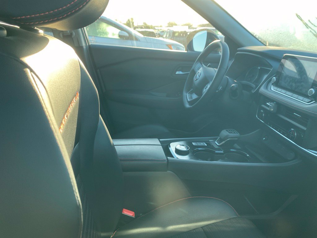 Used 2026 Nissan Rogue SV AWD/4WD image 5