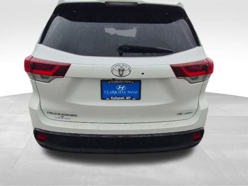 Used 2019 Toyota Highlander SE image 6
