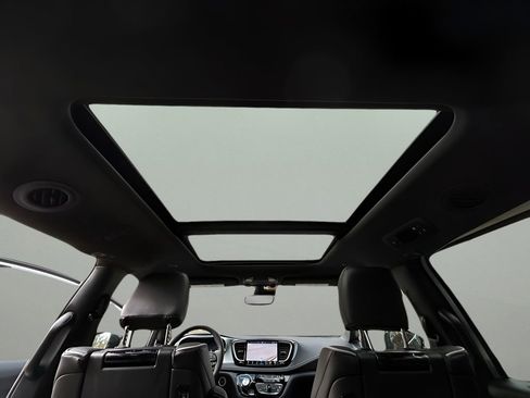 New 2026 Chrysler Pacifica Limited w/ Uconnect Theater Family Group image 32