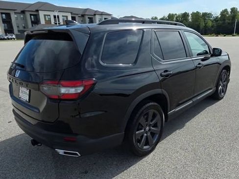 Used 2025 Honda Pilot Sport image 9