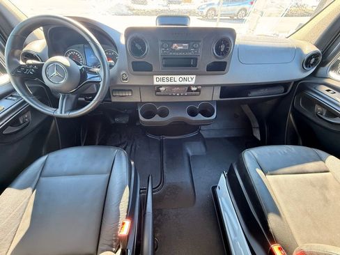 Used 2025 Mercedes-Benz Sprinter 2500 image 24