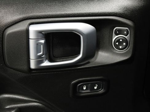 Used 2022 Jeep Wrangler Unlimited Sport AWD/4WD image 31